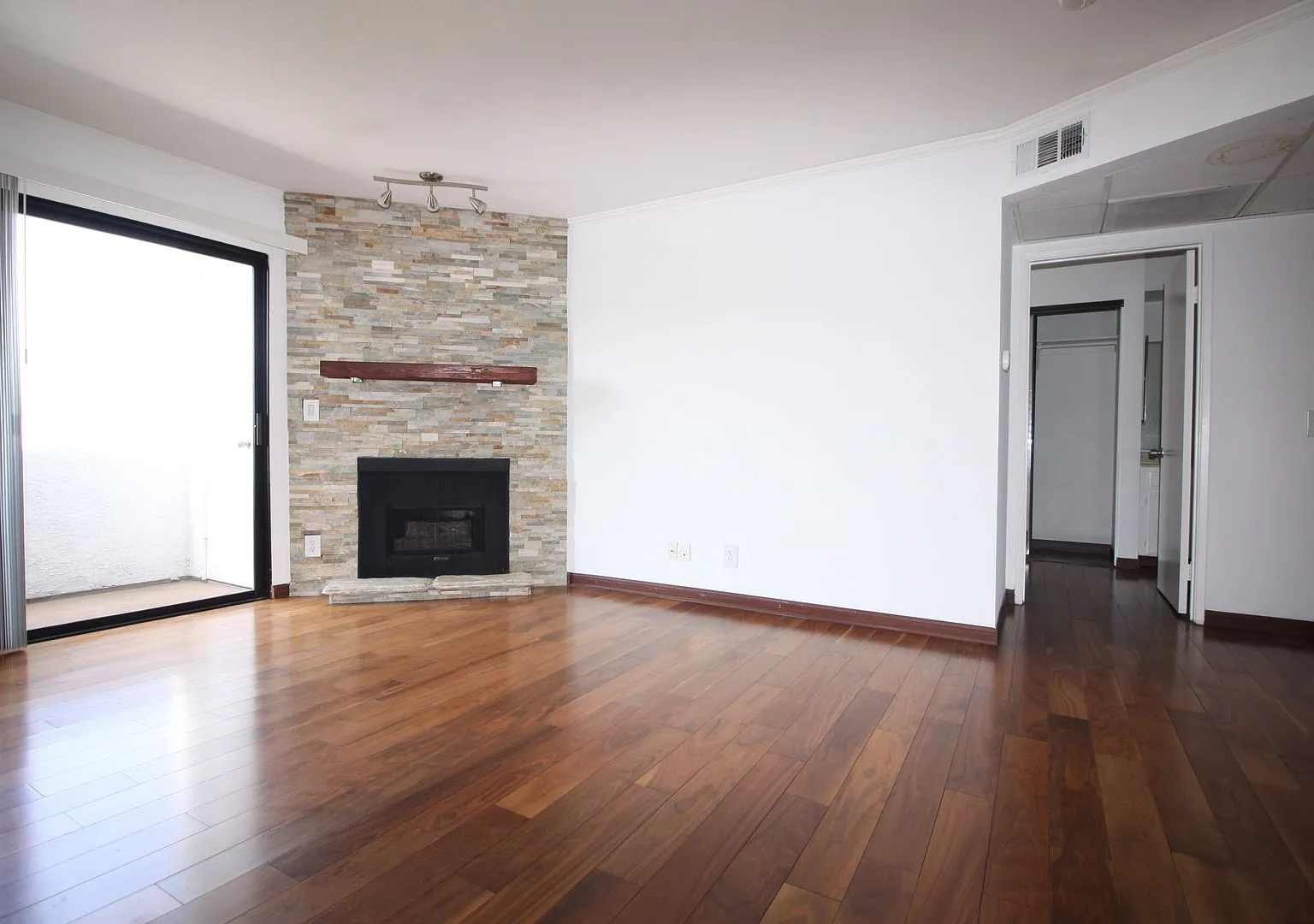 4844 Riverton Ave. — Photo 2