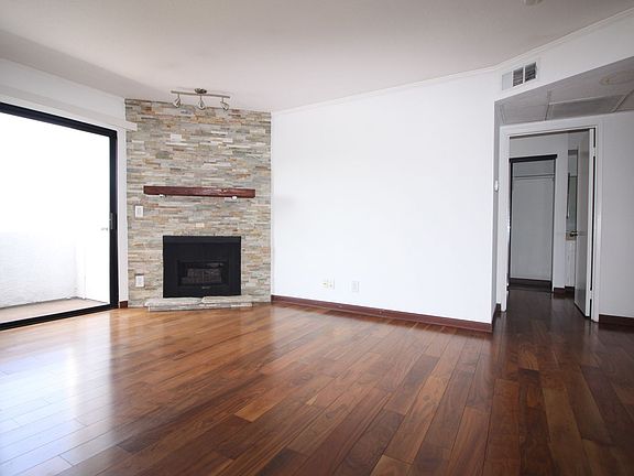 2nd image of 4844 Riverton Ave APT 206