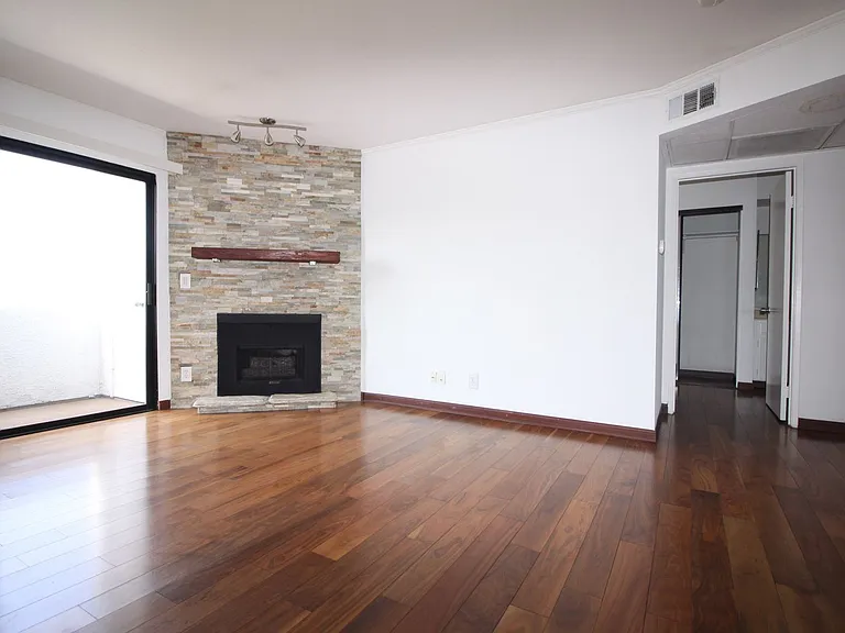4844 Riverton Ave. — Photo 2