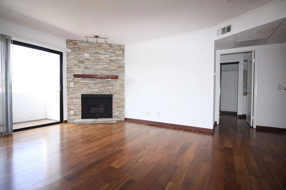 Building Photo - 4844 Riverton Ave.