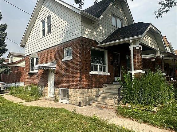 2nd image of 1495 Benjamin Ave
