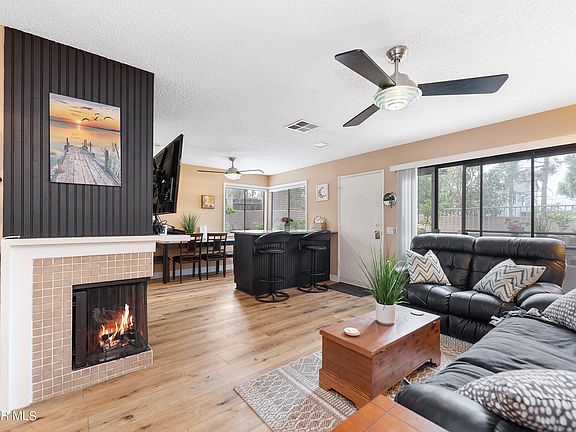5th image of 2424 Chandler Ave Unit 4