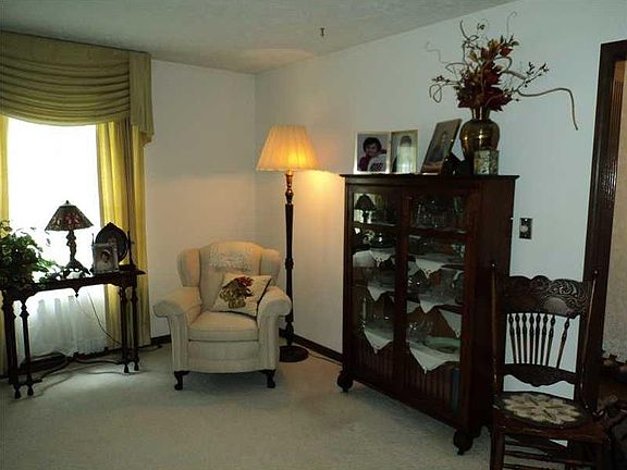 4th image of 331 Woodland West Dr