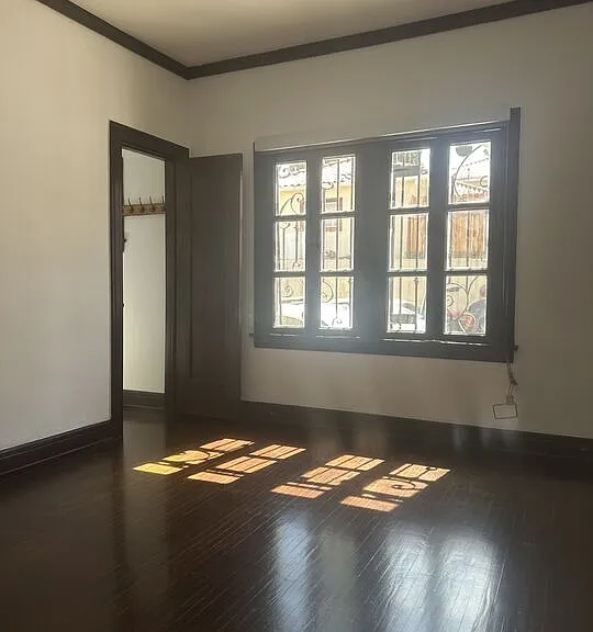 156 N Kenmore Ave — Photo 7