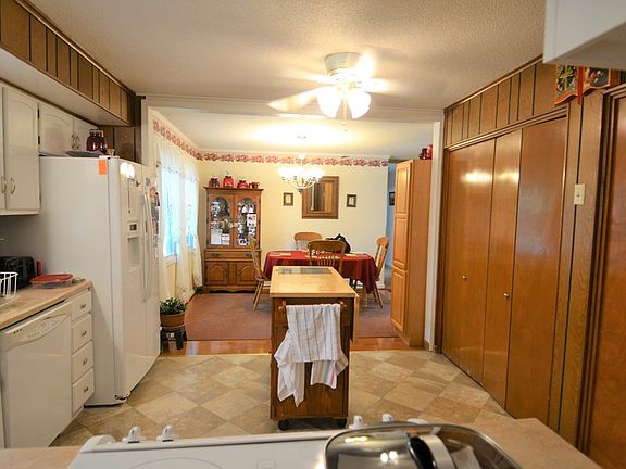 4th image of 2203 Oak Ln
