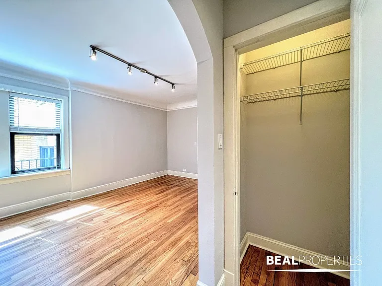 2323 N Rockwell St #B1 — Photo 6