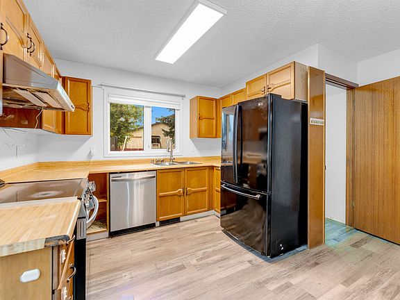 4th image of 1160 35a St NW