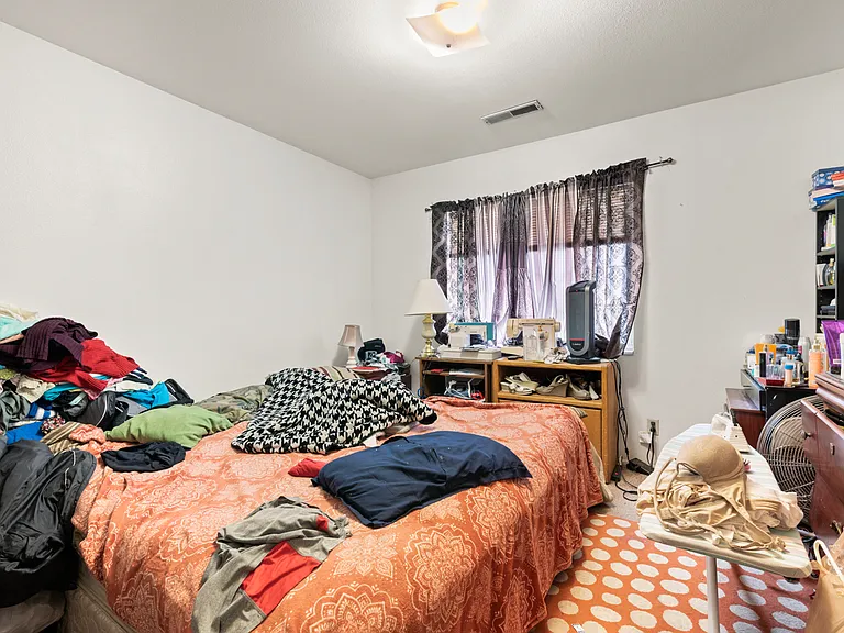 686 S 880 W — Photo 6
