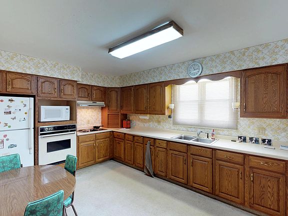 4th image of 20345 W Clark Ave