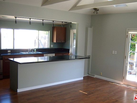 3rd image of 2909 1/2 Ocean Ave
