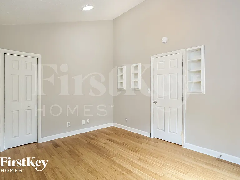 104 Solway Ct — Photo 9
