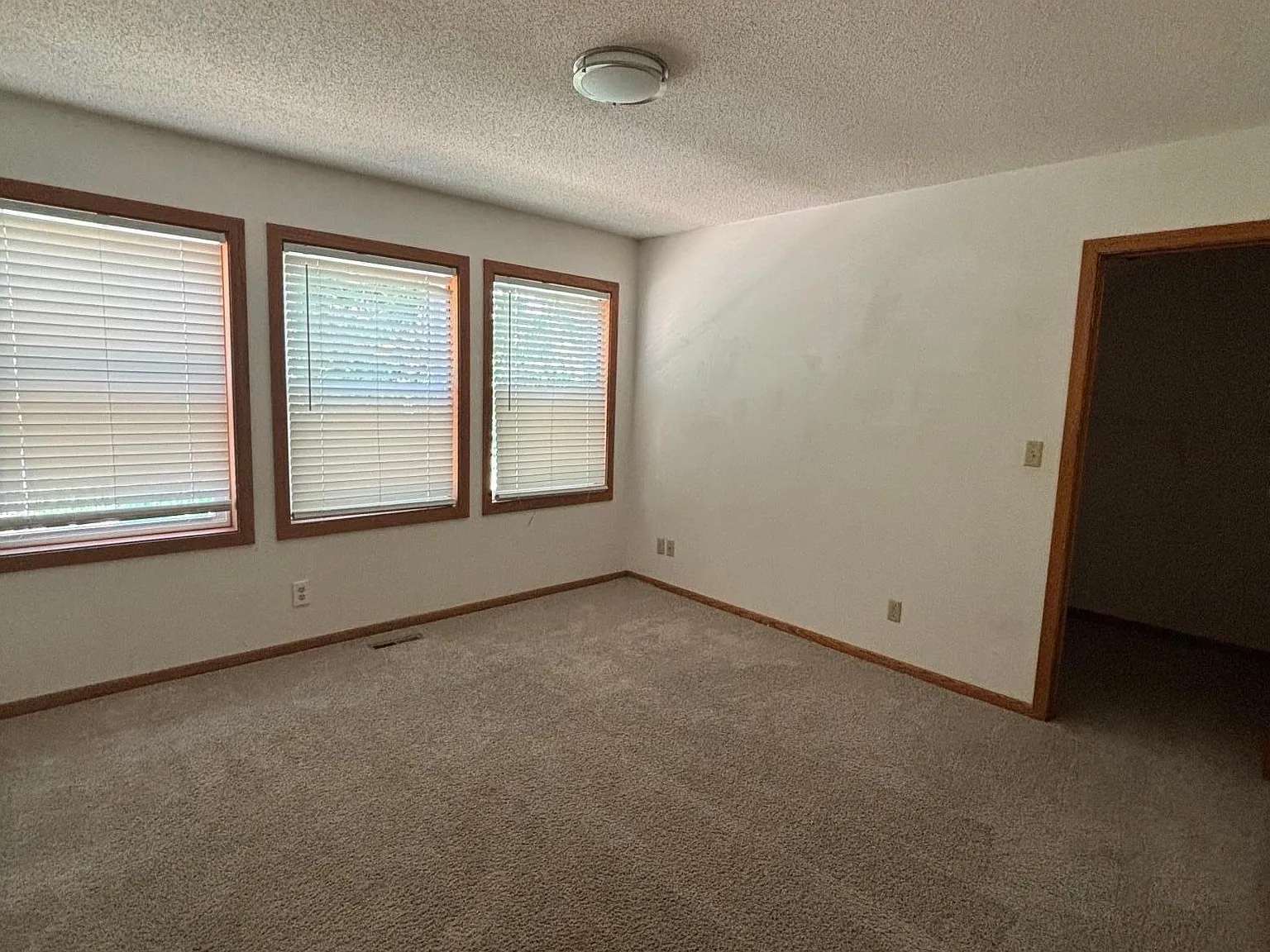 4 bed, 2.5 bath, 2360 sqft, $2,600 — Photo 4
