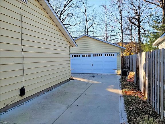 2nd image of 1246 Mohegan Trl
