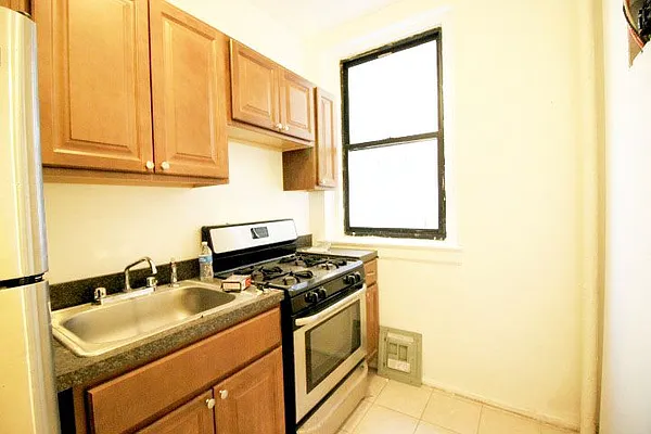 Rented by Link NY Realty | media 4
