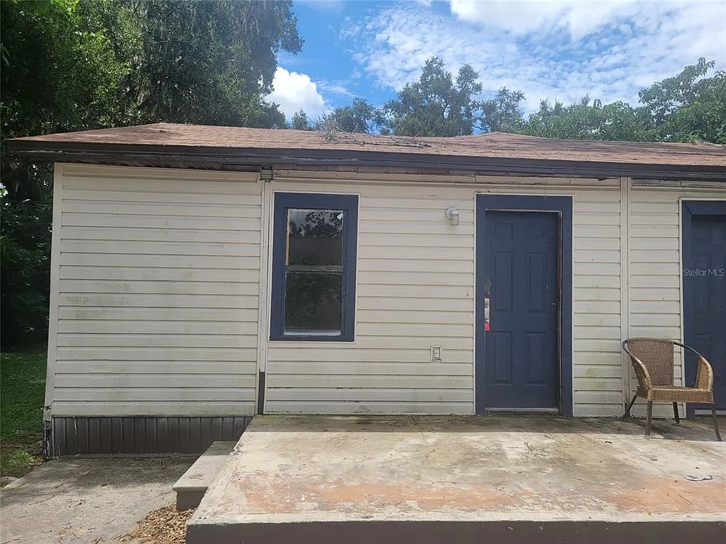 1290 Henson Ln — Photo 2