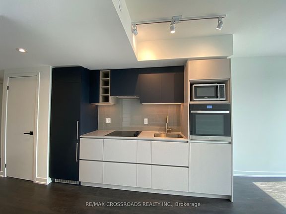 3rd image of 319 Jarvis St #4802