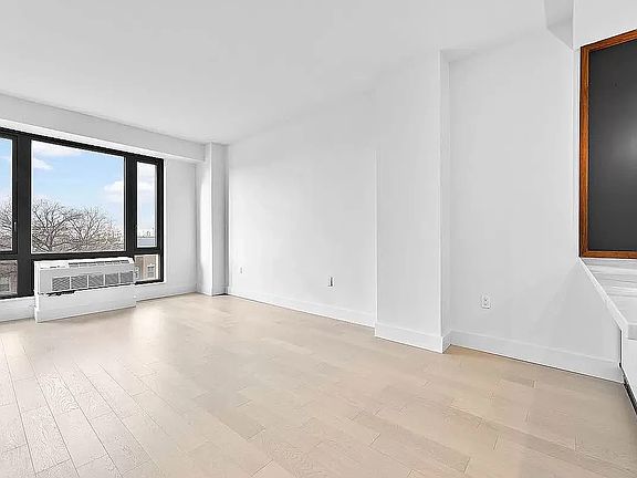 4th image of 635 4th Ave APT 903