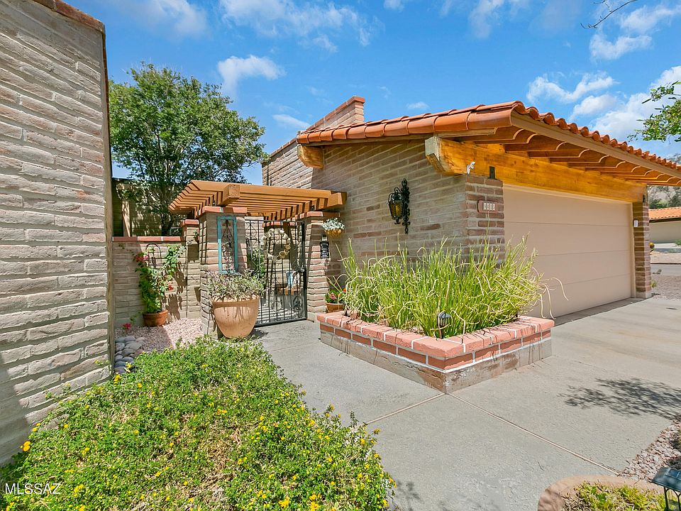 1st image of 8415 N Calle Tioga