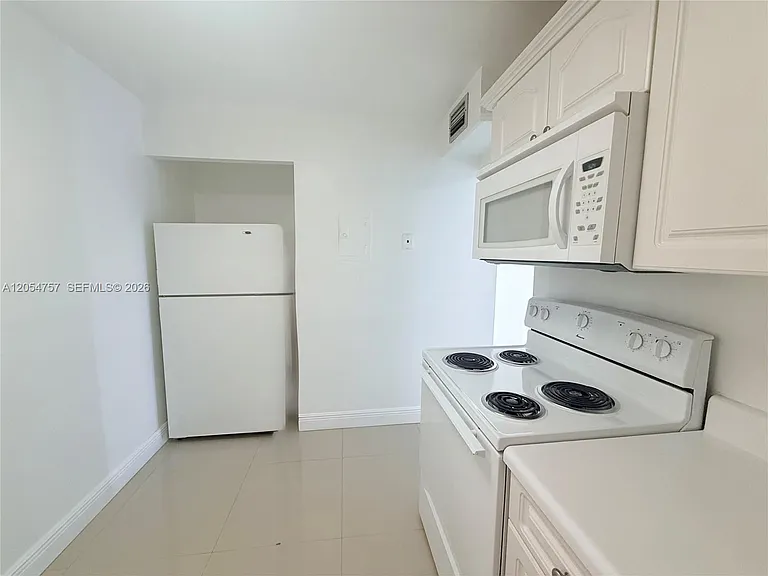 7755 SW 86th St #C-303 — Photo 3