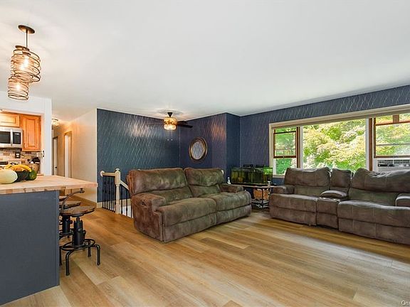 4th image of 52 Travis Rd