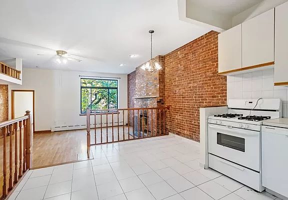4th image of 59 W 70th St #1