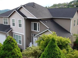 2774 NW Daysha Dr, Roseburg, OR 97470