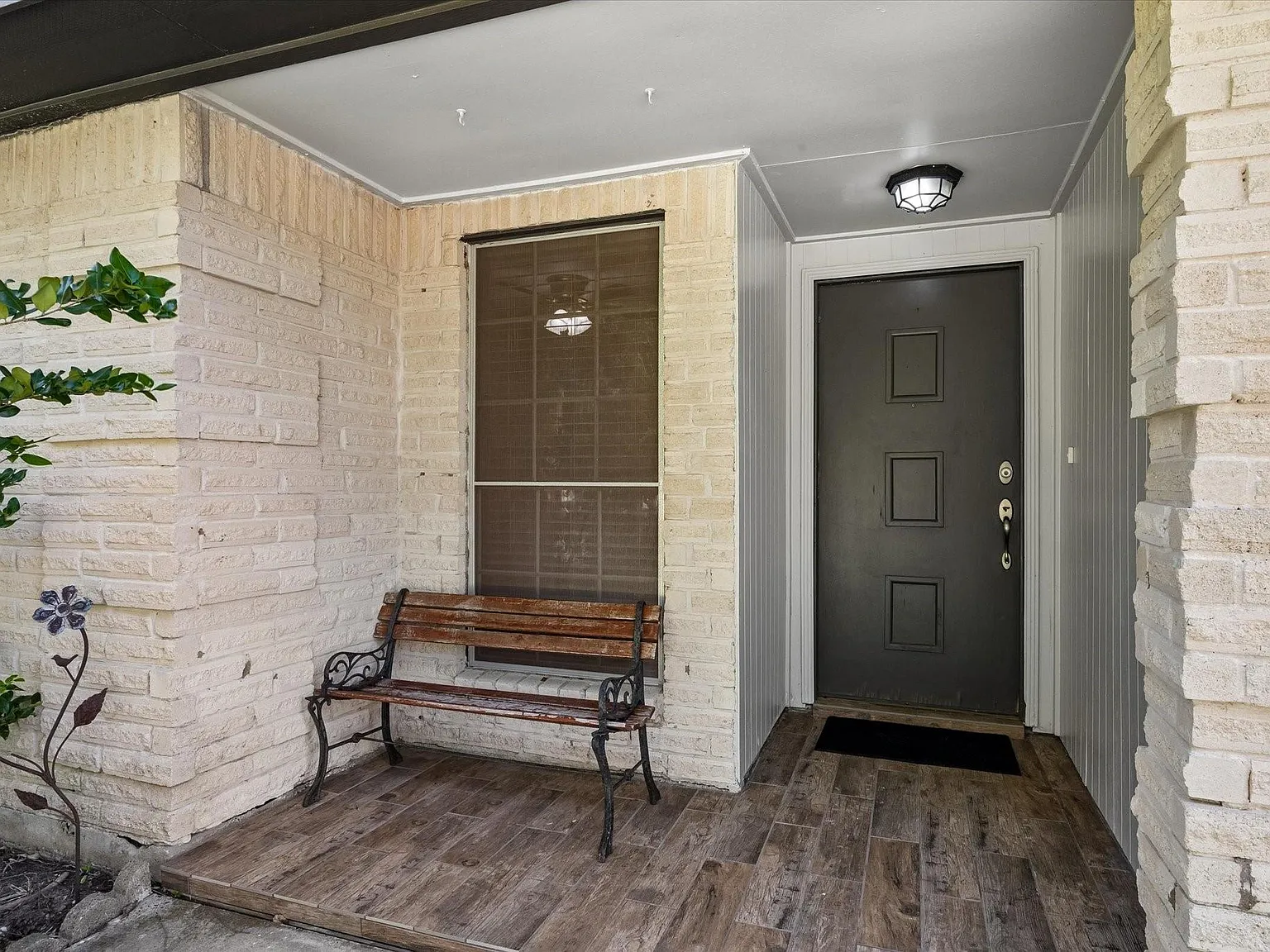 3 bed, 2.0 bath, 1371 sqft, $1,975 — Photo 3