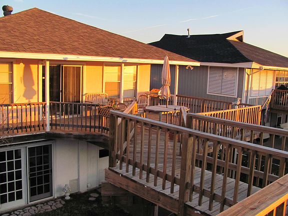 3rd image of 404 Ling St