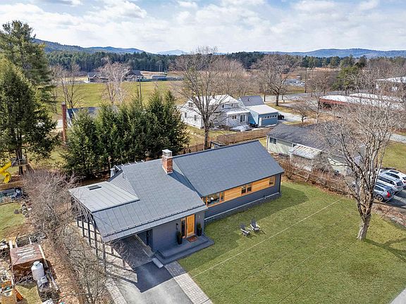 3rd image of 3 Woodmore Drive