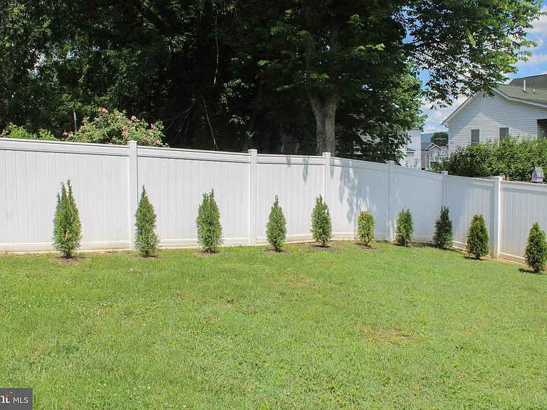 335 S Commerce St — Photo 29