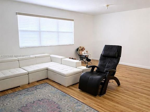 4th image of 1420 NE 33rd Ave #20115