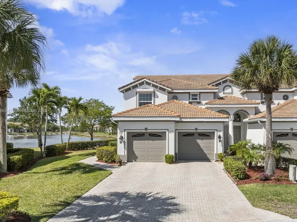 6893 Sterling Greens Ct APT 201, Naples, FL 34104