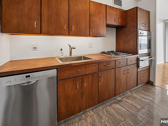 5th image of 3 Horizon Rd APT 1422