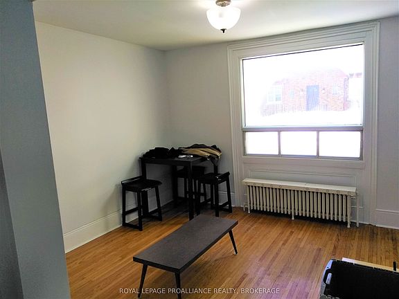 3rd image of 635 Victoria St