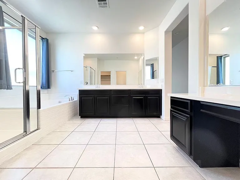 925 Bayberry Ridge St — Photo 17