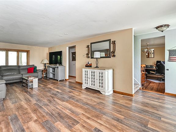 3rd image of 3118 Haberlein Rd