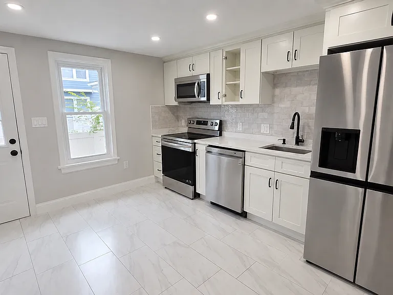 90 Light St #15 — Photo 1