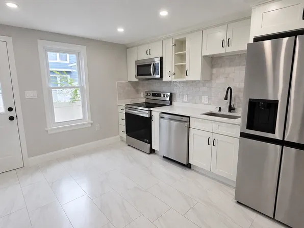 90 Light St APT 15, Lynn, MA 01905