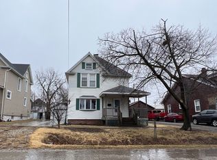 69 N West St, Farmington, IL 61531