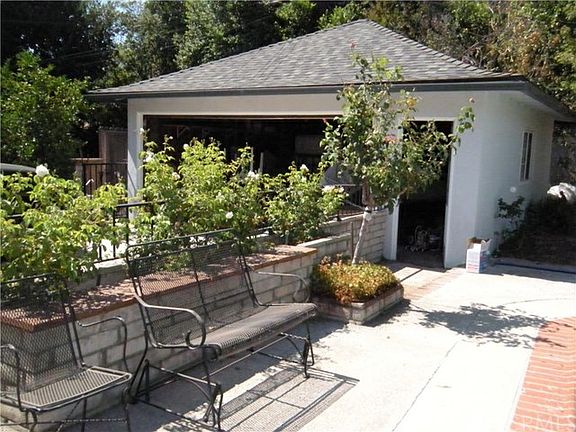 3rd image of 643 E Leadora Ave