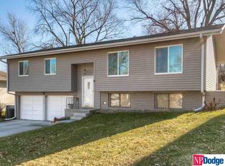 13923 Y Cir, Omaha, NE 68137