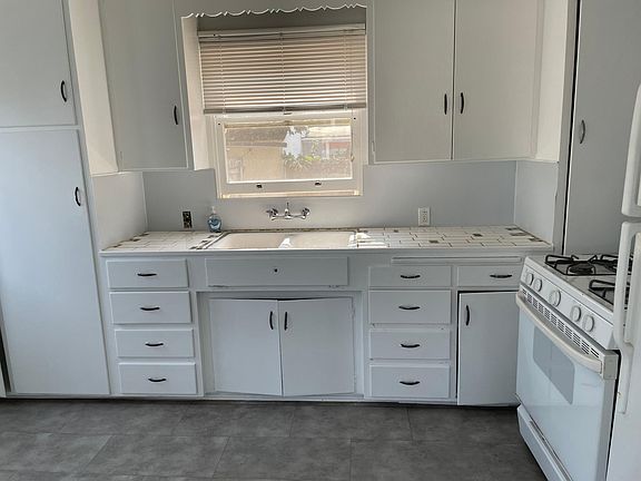 4th image of 4818 Dawes St