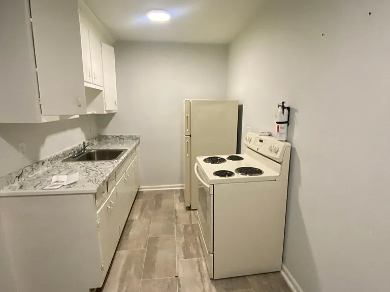 W.R. Cropper Apartments — Photo 8