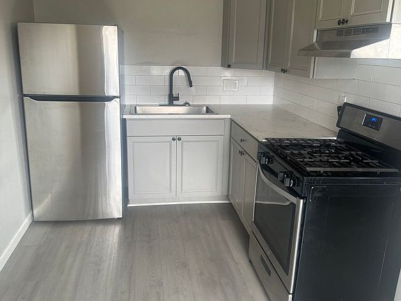 3rd image of 3356 Heatherton Dr APT 6