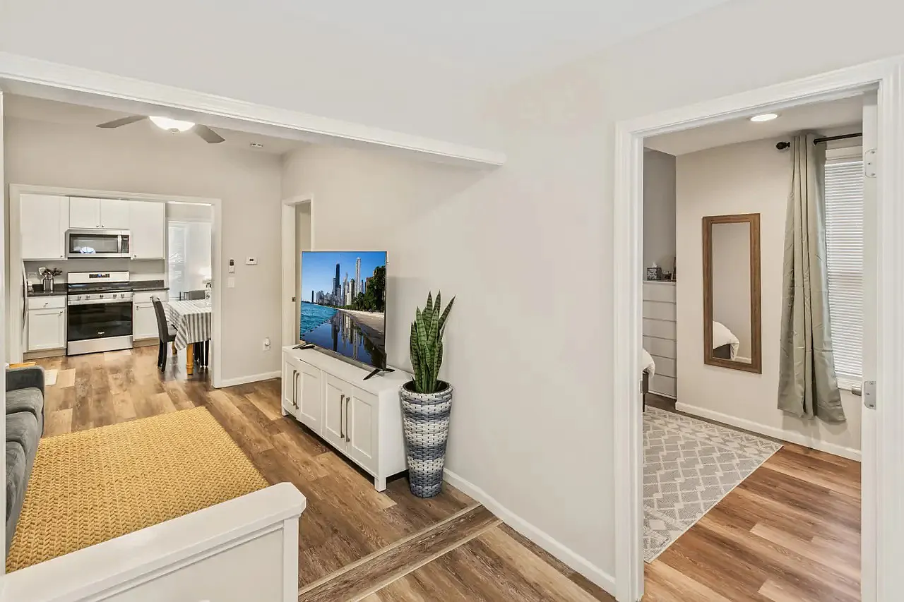 3 bed, 1200 sqft, $4,200 — Photo 2