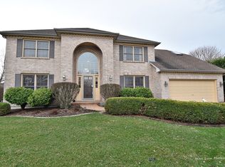 2748 Peterson Ct, Geneva, IL 60134