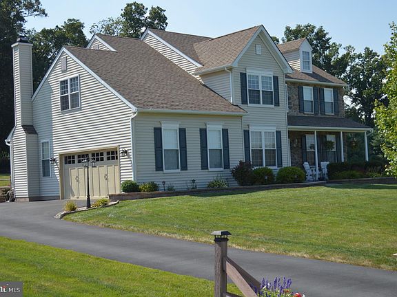 2nd image of 416 Buttonwood Ln