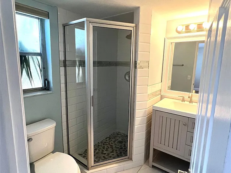 2840 NE 14th St #314A — Photo 24