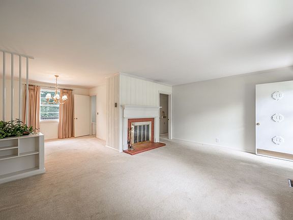 5th image of 202 Cottage Ln