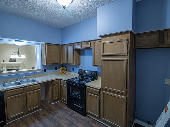 5th image of 2323 Southlake Ct